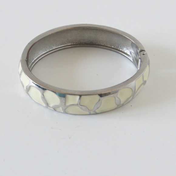 Cream and Silver Bangle 🔴CLEARANCE🔴 - Picture 1 of 1